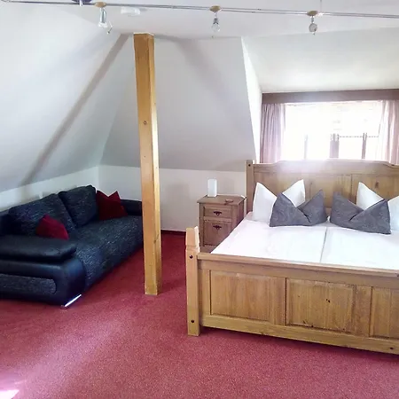 Guest house Schloss Schaenke Garni 3*