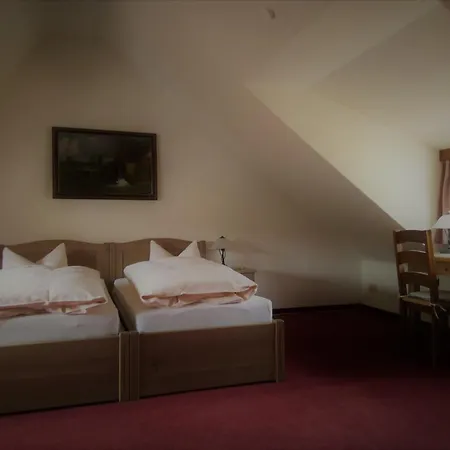 Affittacamere Schloss-schaenke Garni 3*