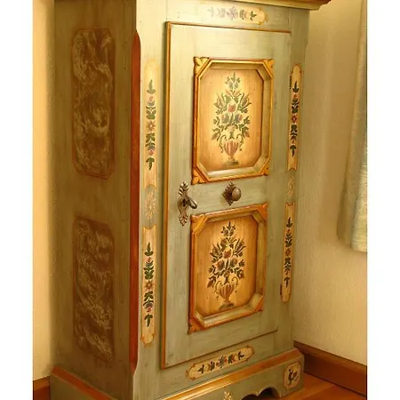 Schloss Schaenke Garni